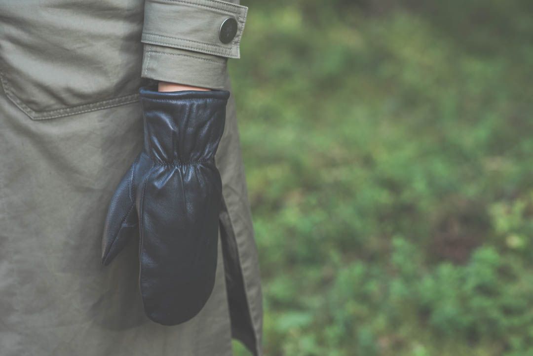 leather_mitten_kinnas_hansaka_nahka_aito_turkisvuori_lampaan_turkis_musta_tella