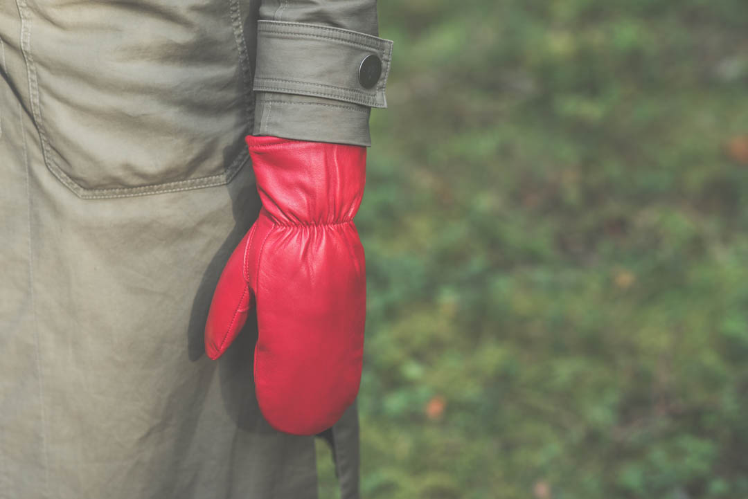 leather_mitten_kinnas_hansaka_nahka_aito_turkisvuori_lampaan_turkis_punainen_tella