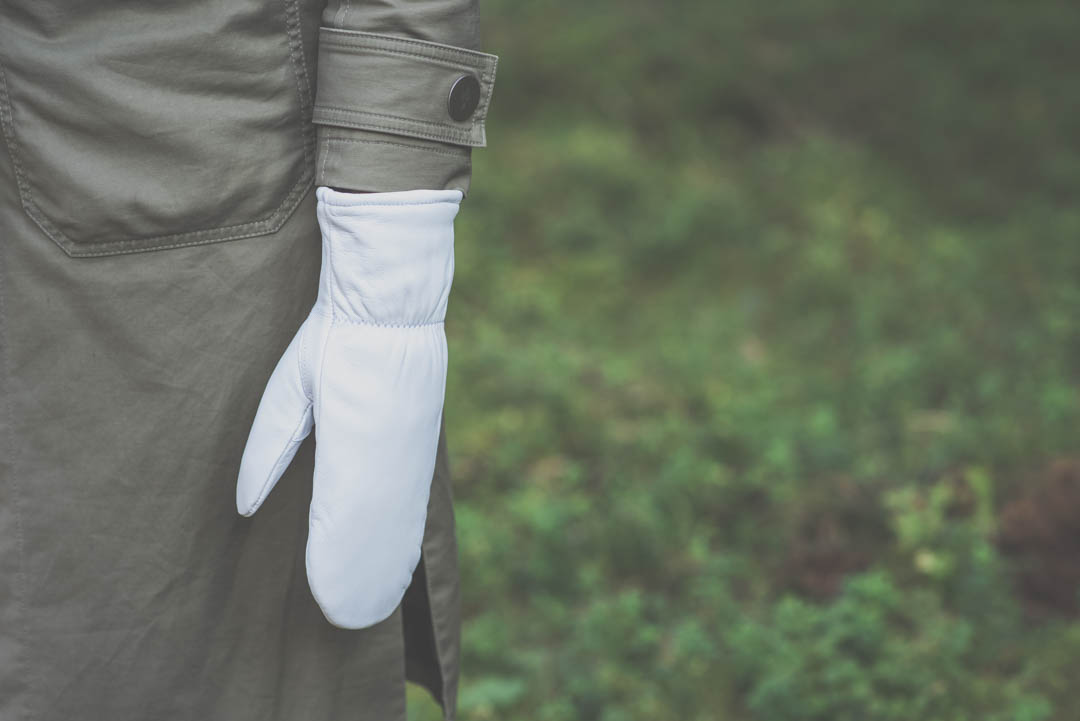 leather_mitten_kinnas_hansaka_nahka_aito_turkisvuori_lampaan_turkis_valkoinen_tella
